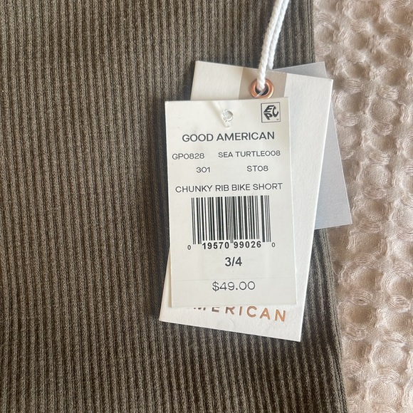 Good American Seamless Rib Bike Short - Picture 6 of 6